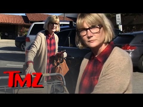 Kerri Kenney - Involved In A Shopping Cart Accident! | TMZ