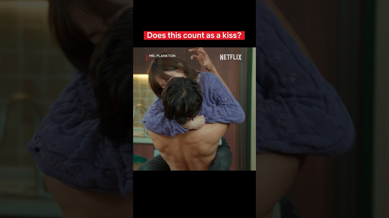 I think she just invented a new type of kiss #MrPlankton #WooDohwan #LeeYoumi #Netflix