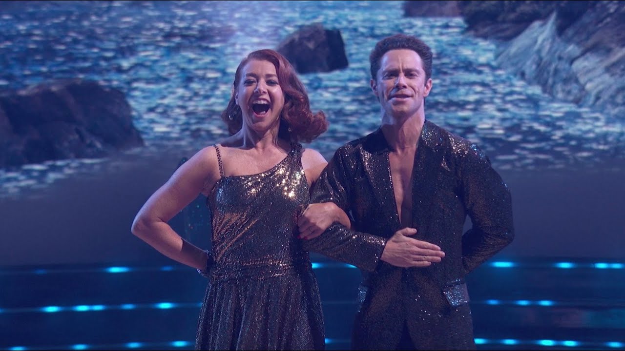 Alyson Hannigan’s Motown Night Foxtrot – Dancing with the Stars