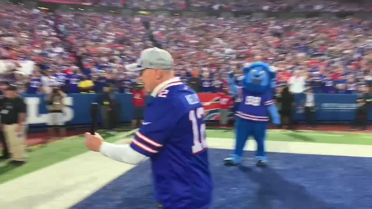 Marv Levy speaks at Bills home opener