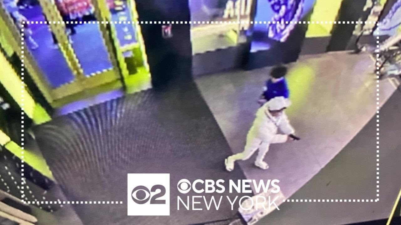 1 injured in Times Square shooting, police searching for gunman