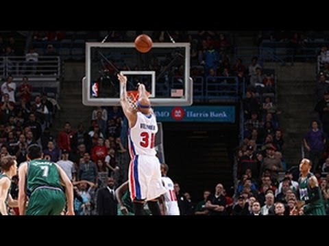 Villanueva's 3 becomes game-winner!