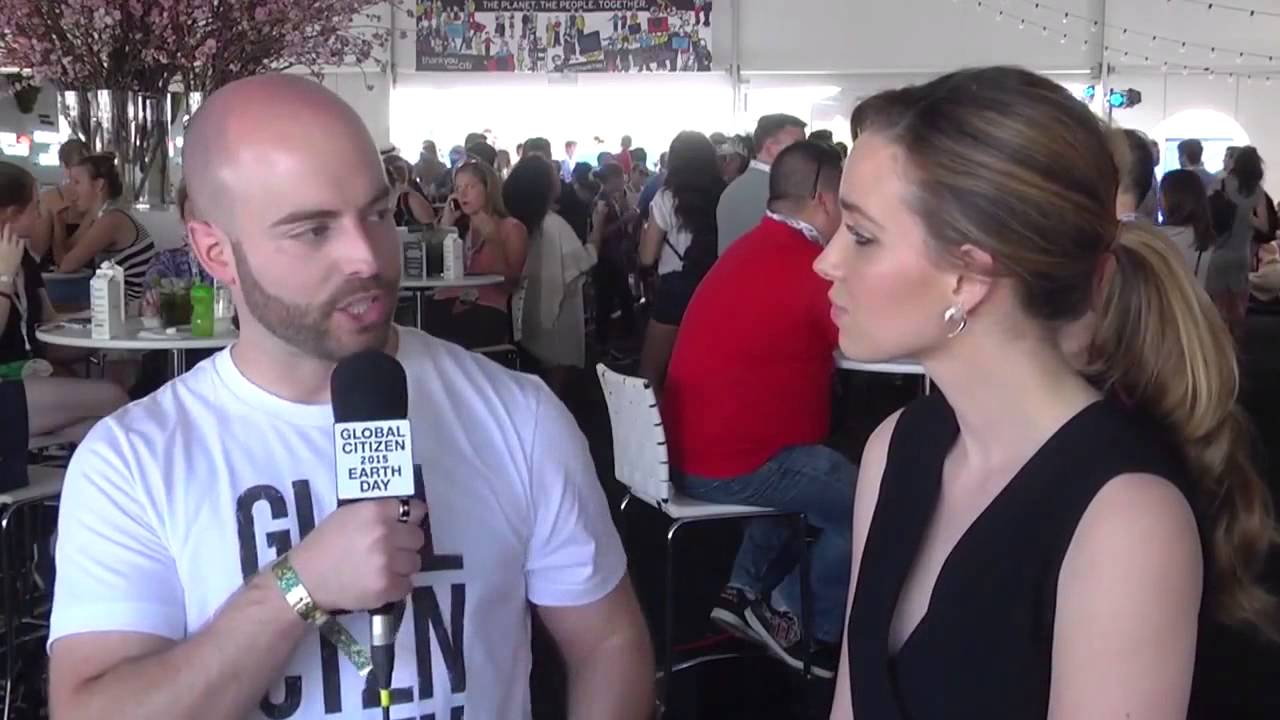 Matthew Santoro speaks with Jordan Hewson at Global Citizen 2015 Earth Day