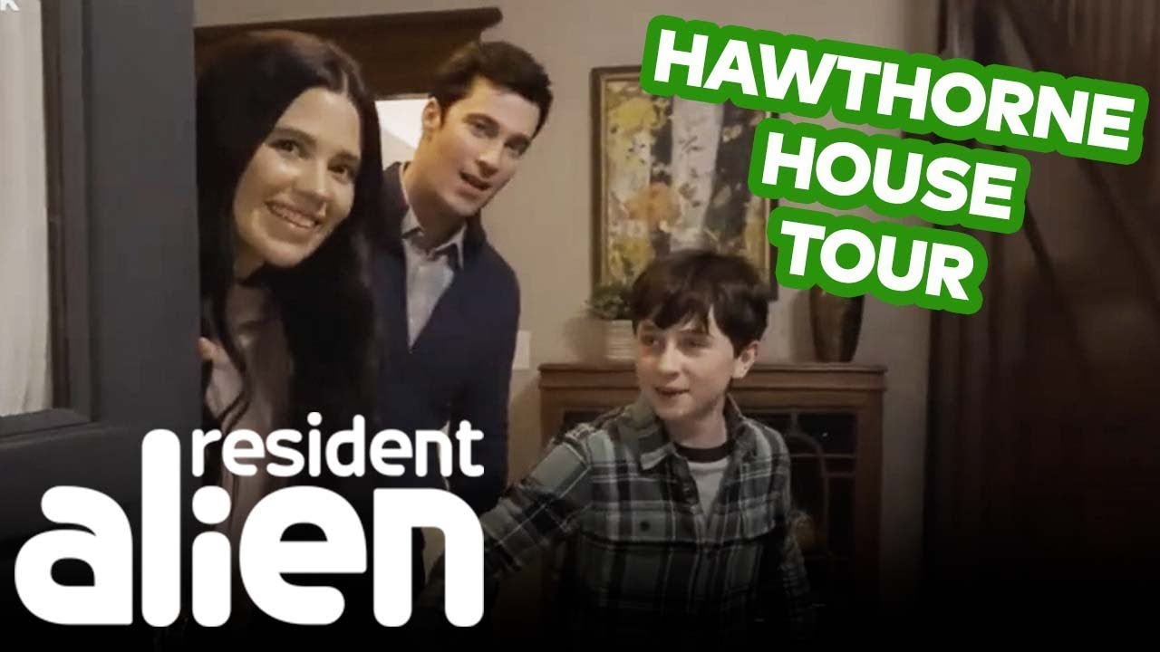 Hawthorne House Tour with Judah Prehn, Levi Fiehler & Maredith Garretson | Resident Alien | SYFY