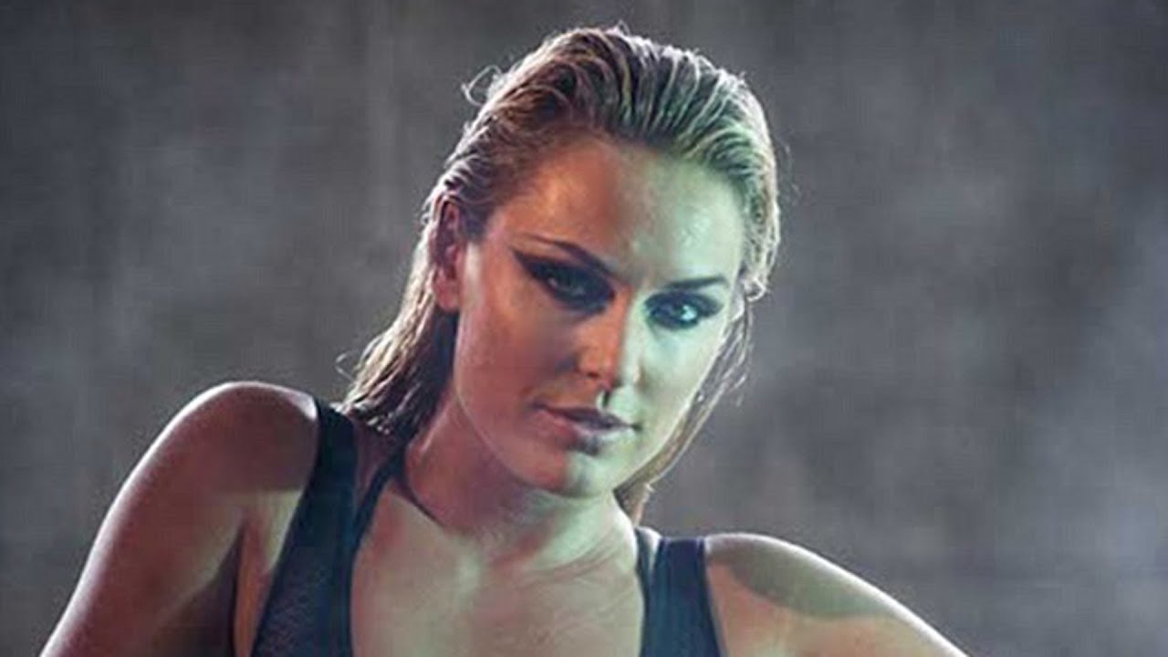 Lindsey Vonn Strips Down To A Bikini