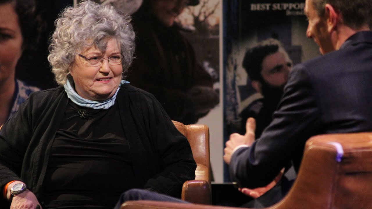 Brenda Fricker on her Oscar Statuette | The Late Late Show | RTÉ One