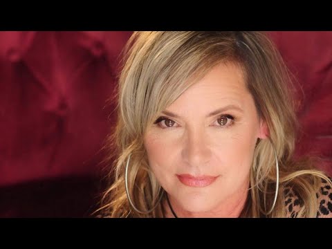 13 Sexy Photos of Dedee Pfeiffer